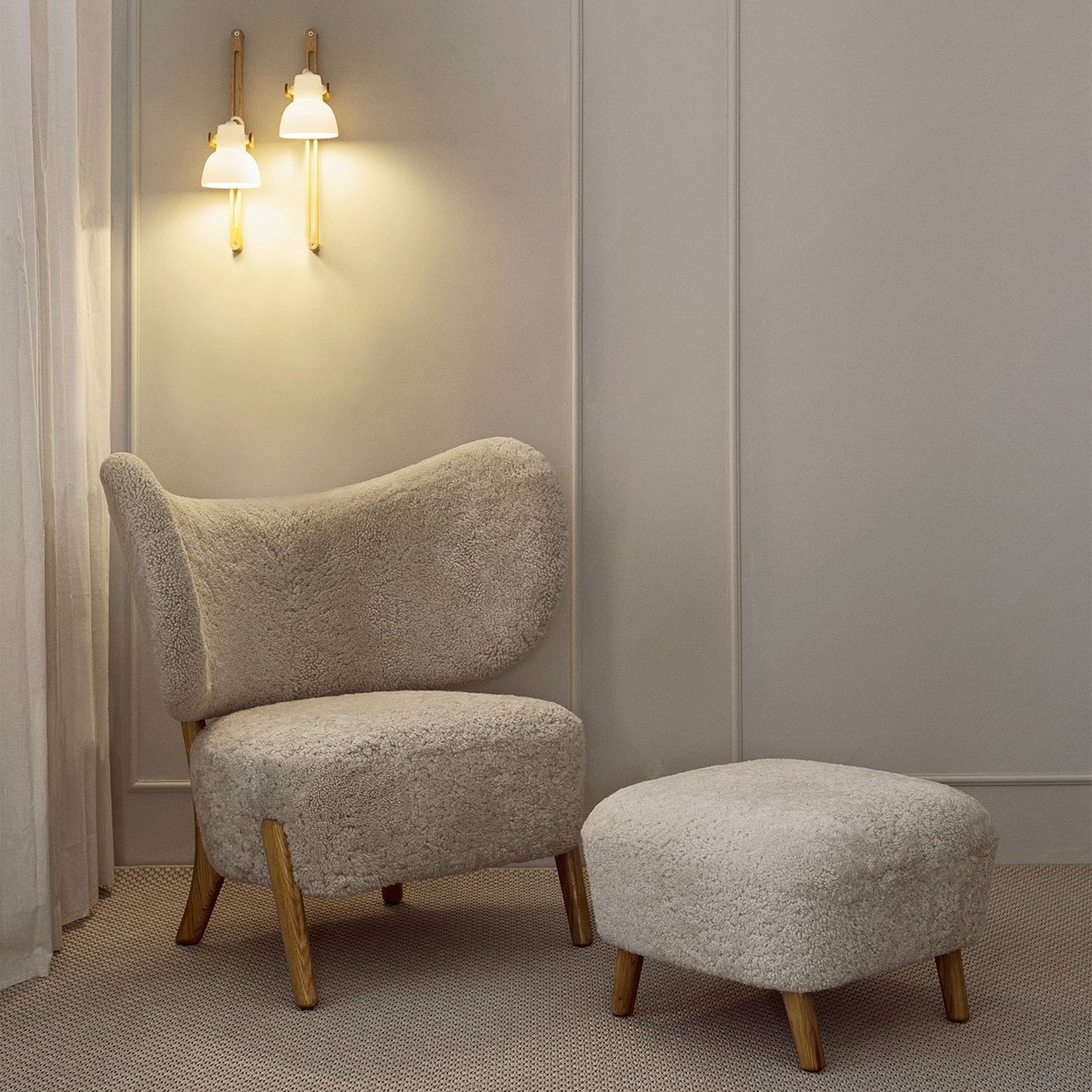 TMBO Lounge in Sheepskin with pouf