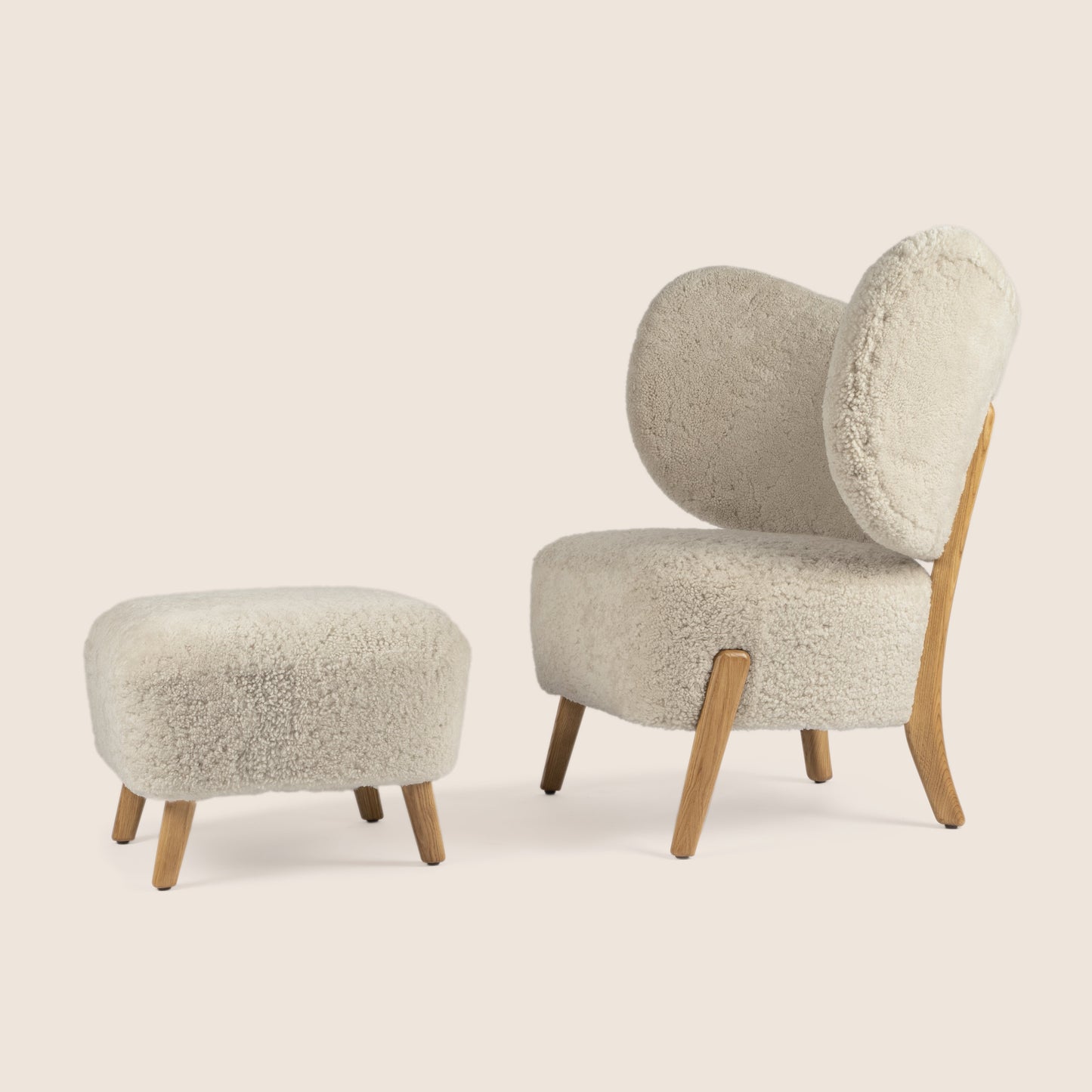 TMBO Lounge in Sheepskin with pouf